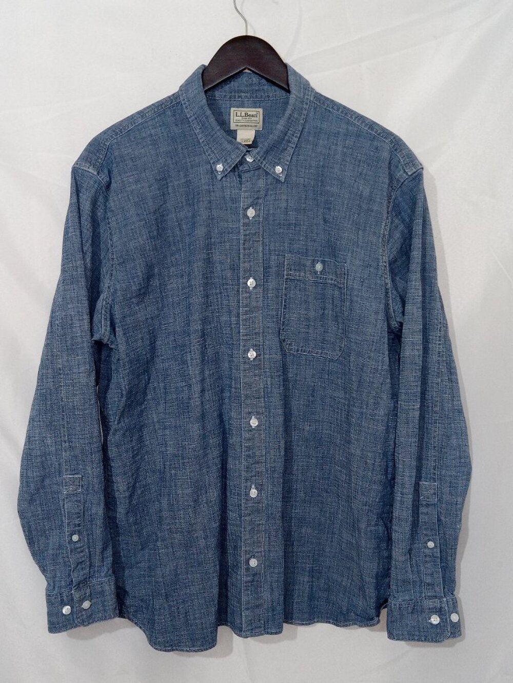 LL Bean Shirt Mens L Blue Denim Button Down Traditional Fit Chambray Outdoors - Picture 1 of 12